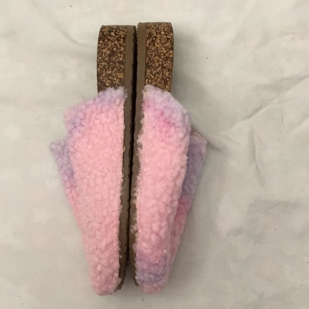 Mia Girl fuzzy slippers size 4